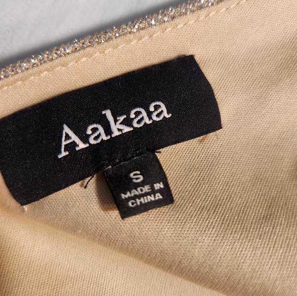 Beautiful Aaka shimmering dress size small - Picture 4 of 4